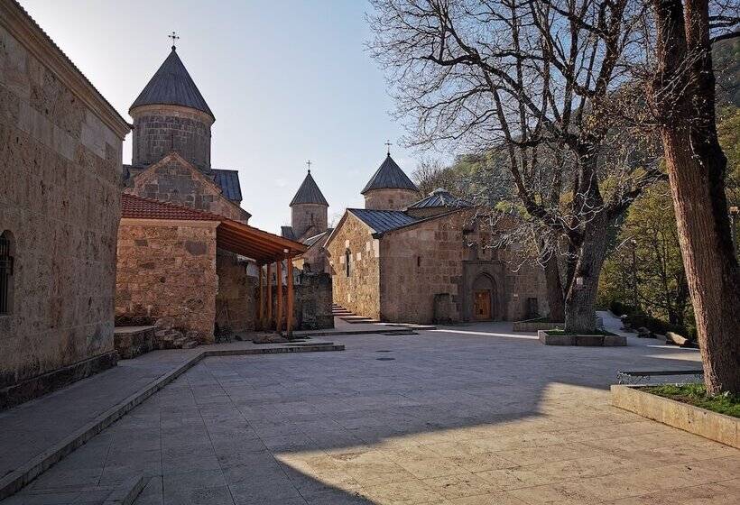 هتل Vanatun Monastery Stay