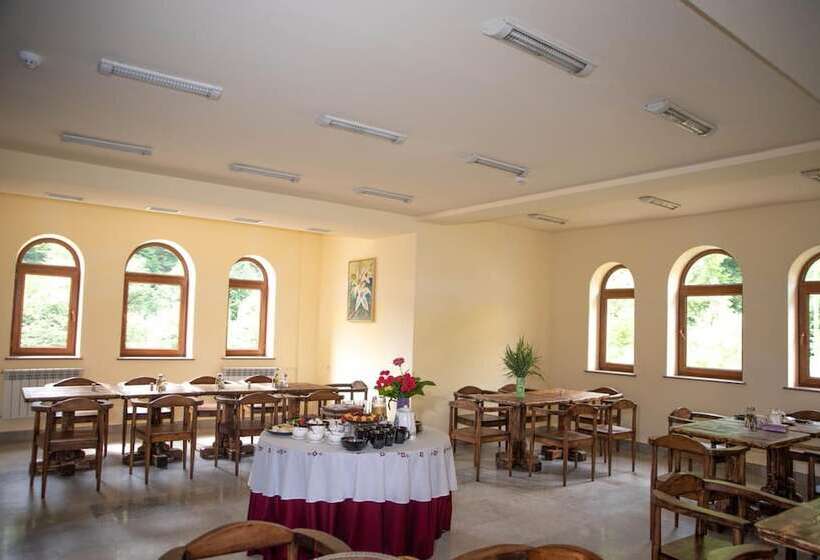 هتل Vanatun Monastery Stay