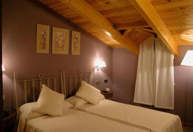 هتل Villa De Estercuel