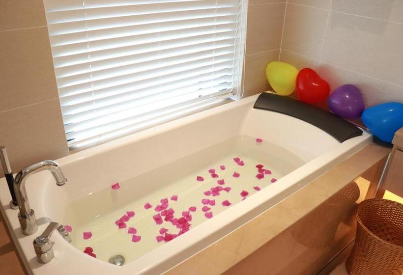 בית מלון כפרי Zensun Jinglun  Wenchang