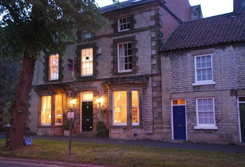 پانسیون Cawthorne House
