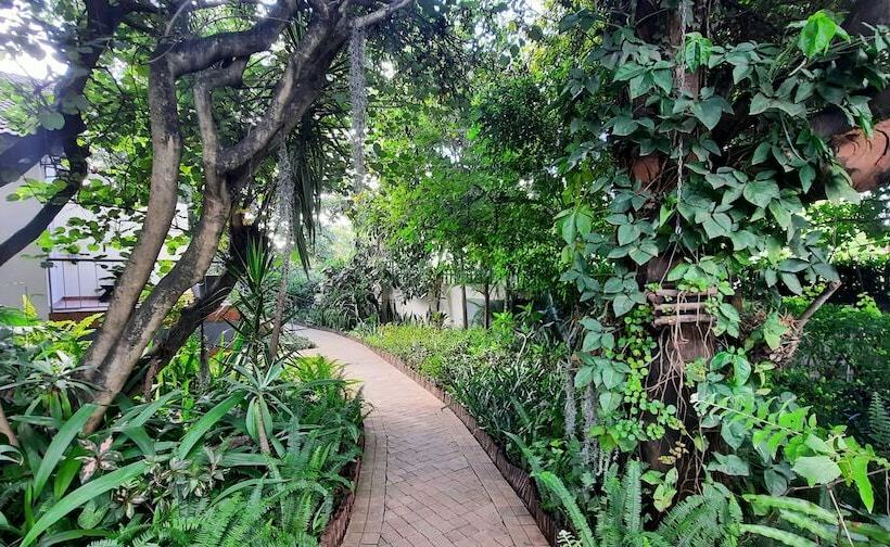 تختخواب و صبحانه Hadens Guesthouse