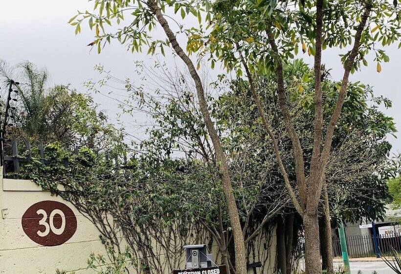 تختخواب و صبحانه Hadens Guesthouse