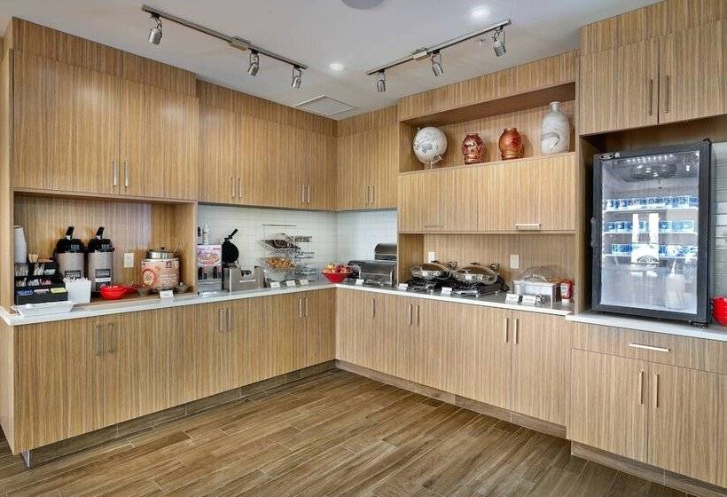 Отель Towneplace Suites By Marriott Edmonton Sherwood Park