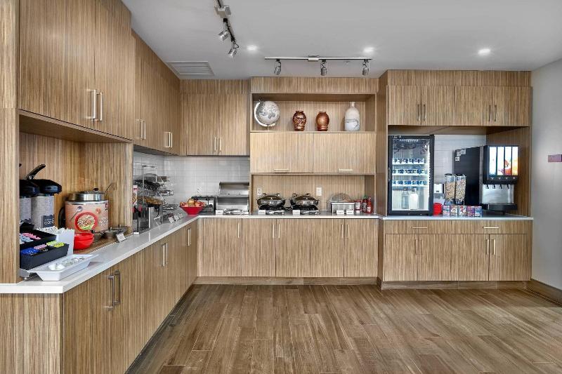 Отель Towneplace Suites By Marriott Edmonton Sherwood Park