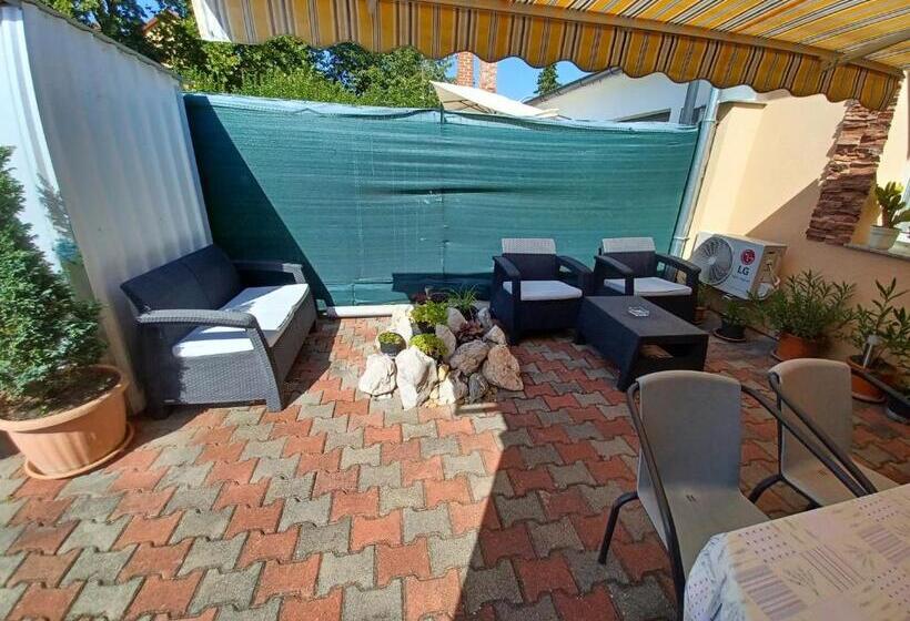پانسیون Tulipán Apartmanház