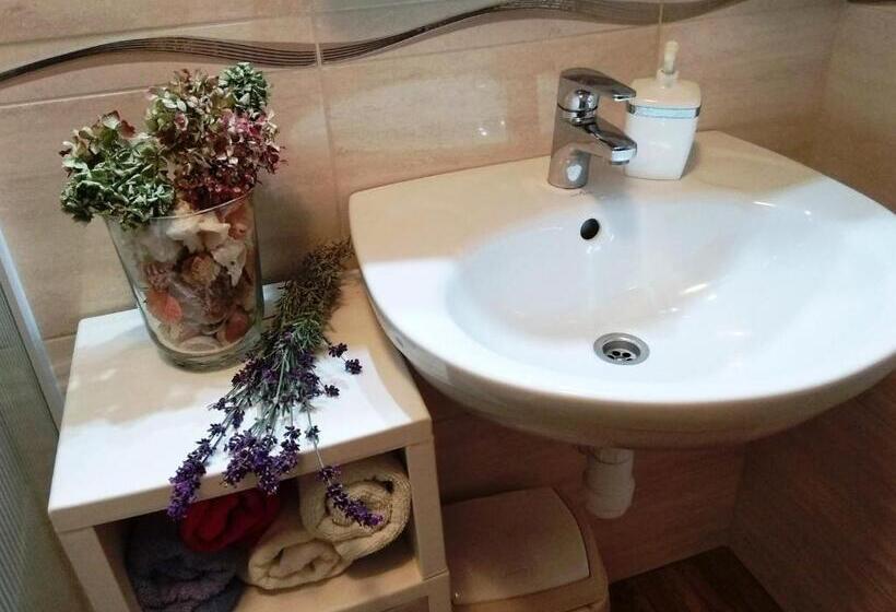 پانسیون Tulipán Apartmanház