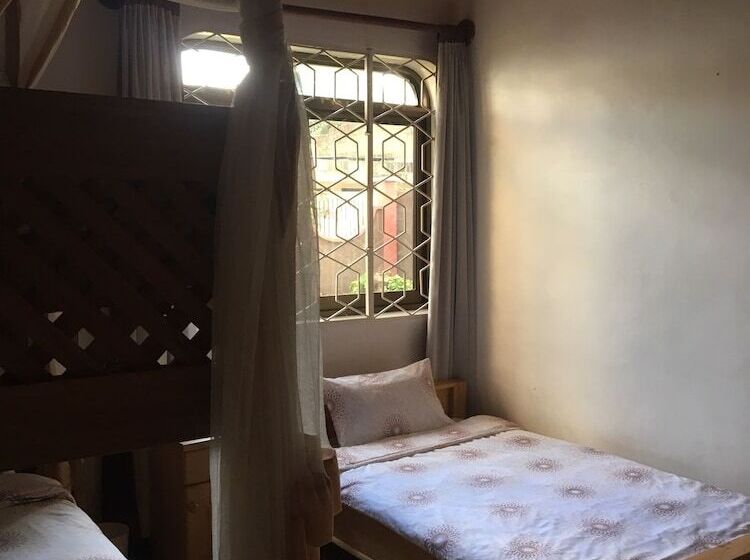 Footprints Hostel