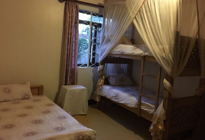 Footprints Hostel