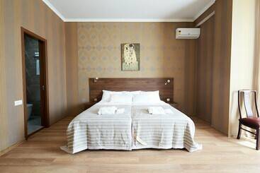 هتل Antique Resorts