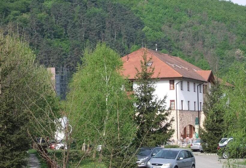 בית מלון כפרי Hunor