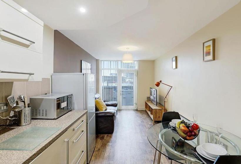 Отель Ur Stay Apartments Leicester