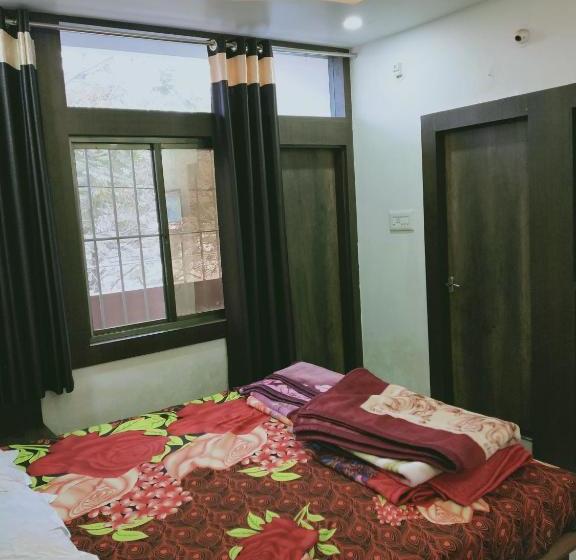 Oyo 29788 Hotel Tushar Palace