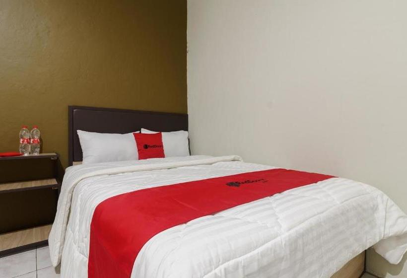 Пансион Reddoorz Near Cikampek Mall Karawang