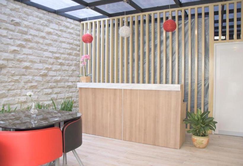 پانسیون Reddoorz Plus Syariah Near Manggarai Station 3