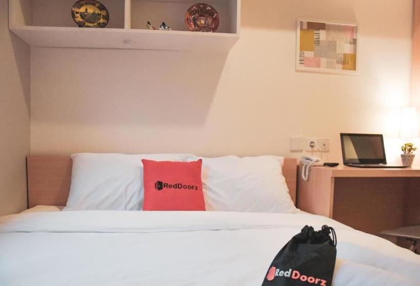 پانسیون Reddoorz Plus Syariah Near Manggarai Station 3