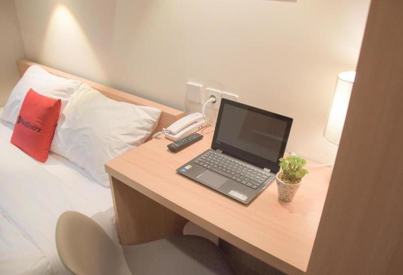 پانسیون Reddoorz Plus Syariah Near Manggarai Station 3