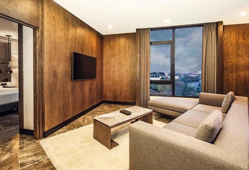 בית מלון כפרי Doubletree By Hilton Kocaeli