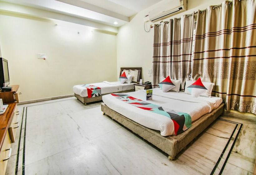 בית מלון כפרי Fabexpress Garden View Inn