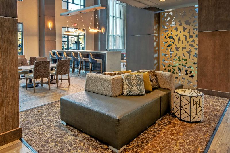 هتل Hampton Inn & Suites San Jose Airport