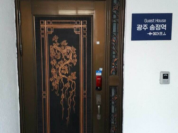 پانسیون Gwangju Songjeong Station Guesthouse   Hostel