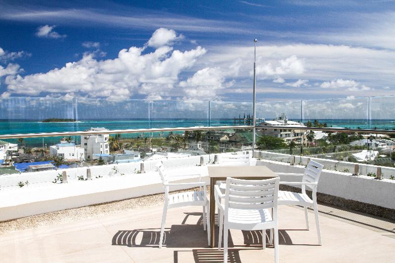 هتل Azure Lofts & Pool