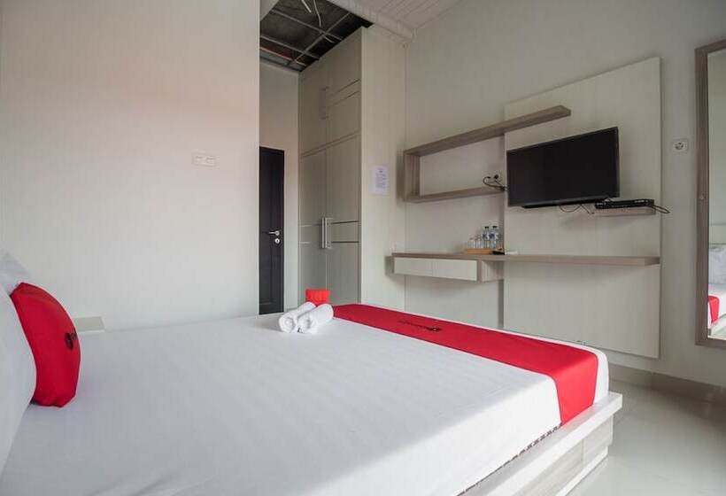 펜션 Reddoorz Syariah Near Tugu Juang Jambi