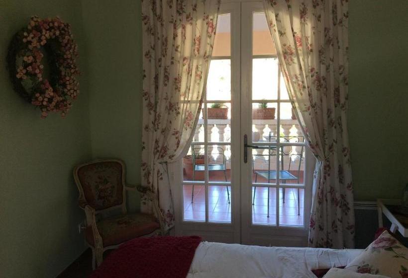 تختخواب و صبحانه La Villa Rosalie