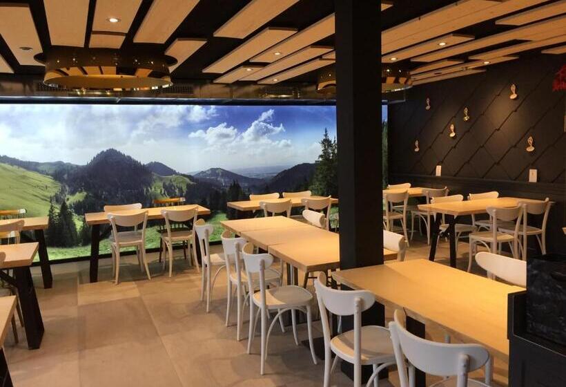 فندق Café Tivoli
