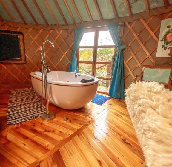 ユースホステル Solar Do Oriente   Yurt Ecovillage