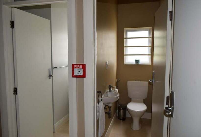 בית מלון כפרי Left Bank