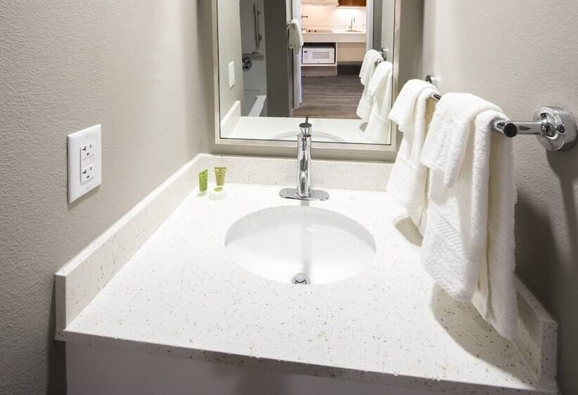 Отель Uptown Suites Extended Stay Tampa Fl   Riverview