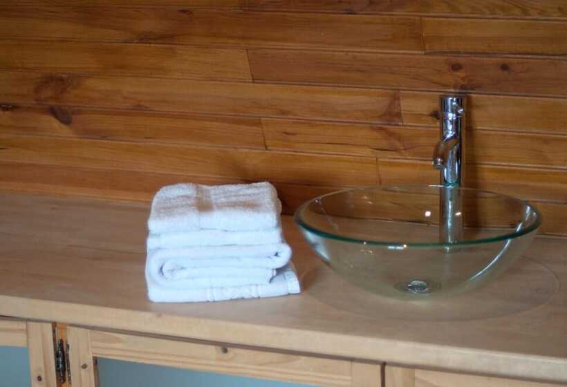 مبيت وإفطار Château De Lastours