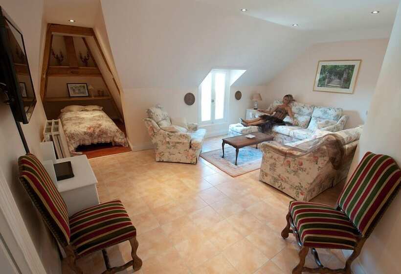 مبيت وإفطار Château De Lastours