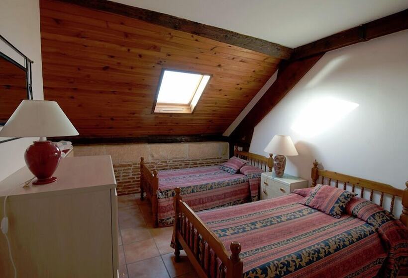 مبيت وإفطار Château De Lastours