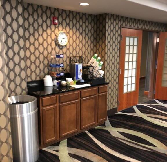 酒店 Countryview Inn & Suites