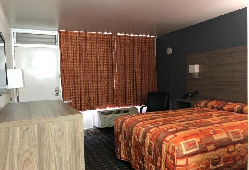 فندق على الطريق Mid Continent Inn