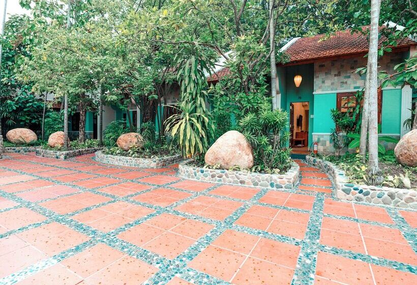 Phuong Nam Resort