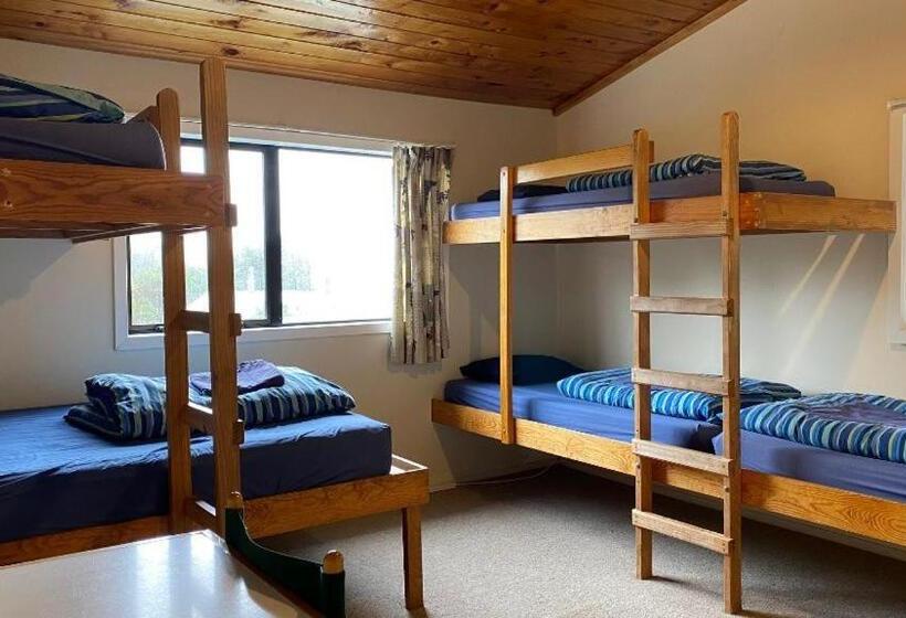 فندق صغير National Park Backpackers