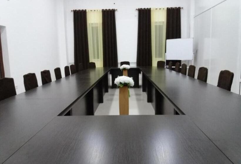 בית מלון כפרי Umariyon