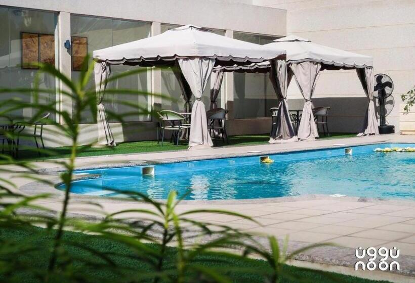 Noon Hotel Suites