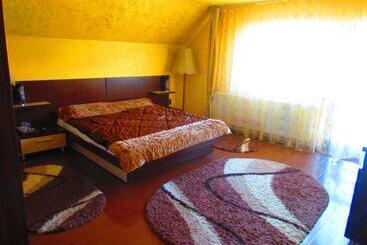 پانسیون Amelia House