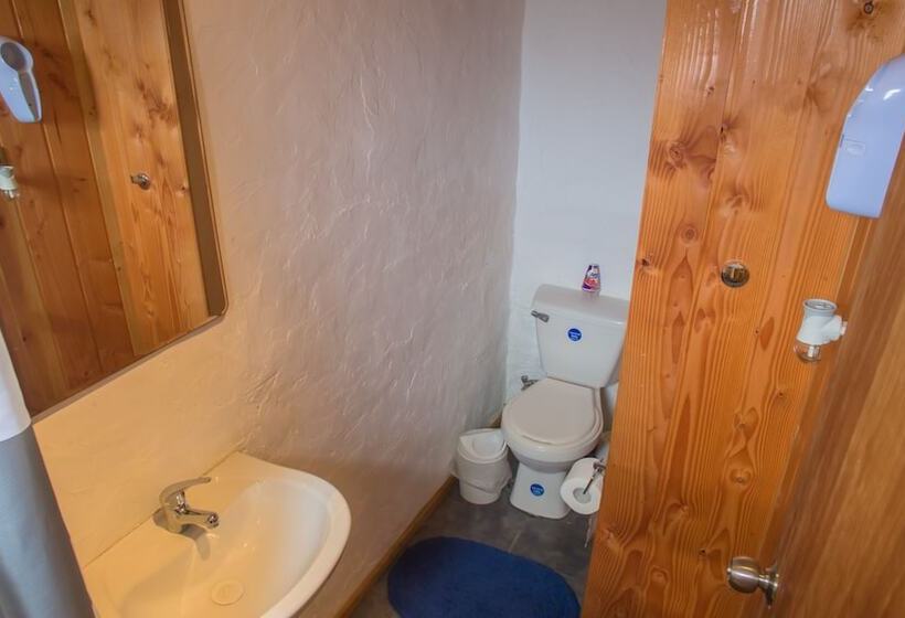 פנסיון Hostal Eluney