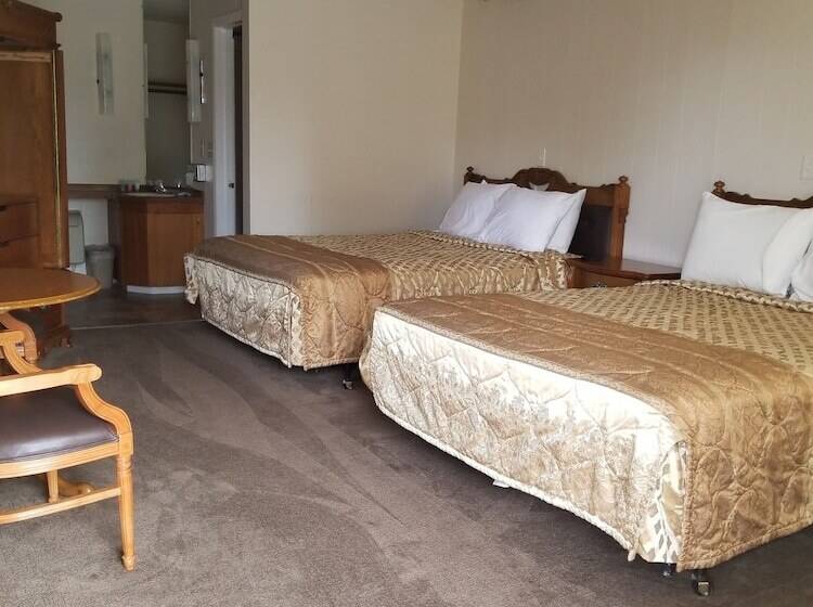 Plaza Motel