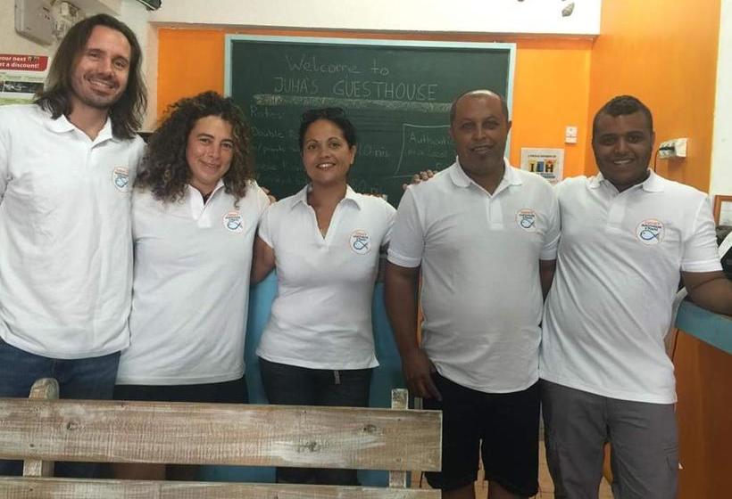 فندق صغير Juha S Guesthouse  Zarqa Bay