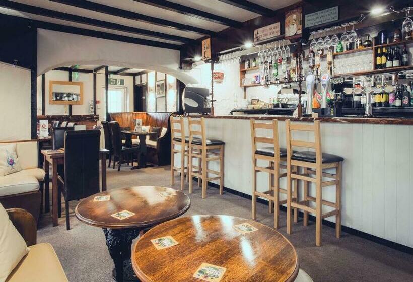 הוסטל The Queens Inn