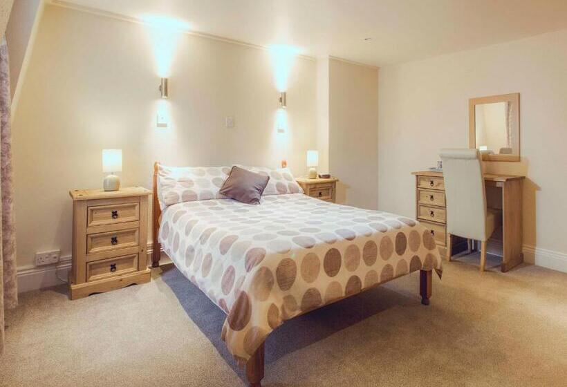 הוסטל The Queens Inn