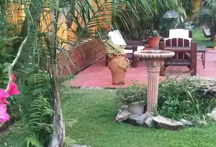 تختخواب و صبحانه El Bambu