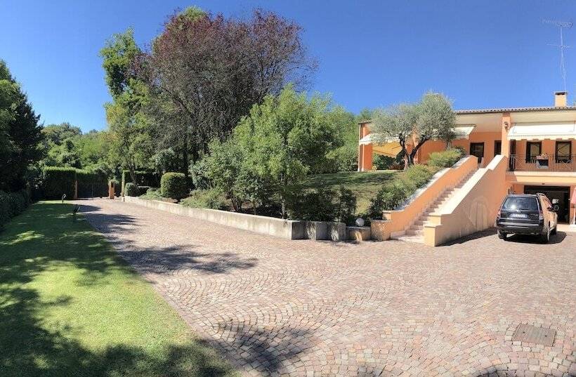 مبيت وإفطار Villa Fior Di Robinia