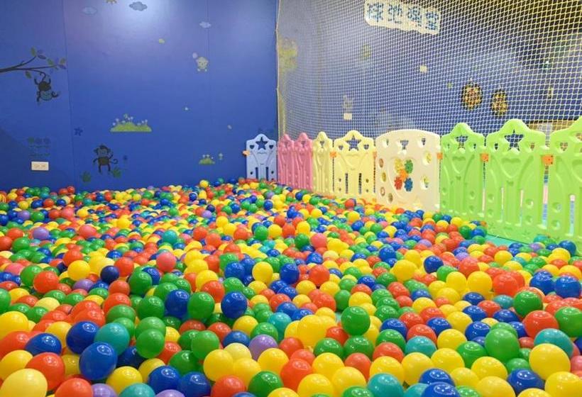 هتل Uniresort Lukang